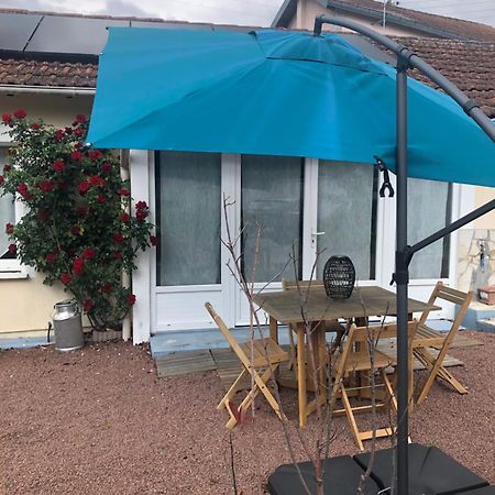 Charmante Maisonnette 2 Personnes Avec Wifi Surgères エクステリア 写真